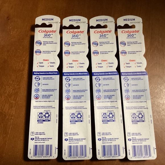 Colgate 360 Whitening Medium Manual Toothbrushes Bundle - Picture 5 of 7